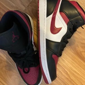 Nike Air Jordan 1 Mid - ‘Bred Toe’ M7.5/W9